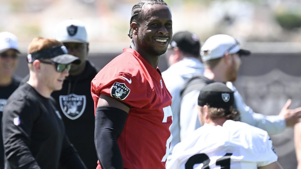 VIDEO: Geno Smith Has To Be Held Back During Heated Exchange After 7on7 Game