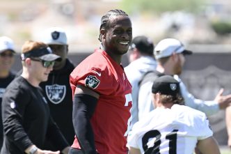VIDEO: Geno Smith Has To Be Held Back During Heated Exchange After 7on7 Game