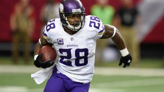 Adrian Peterson Caught Throwing Punches Over a Poker Game?