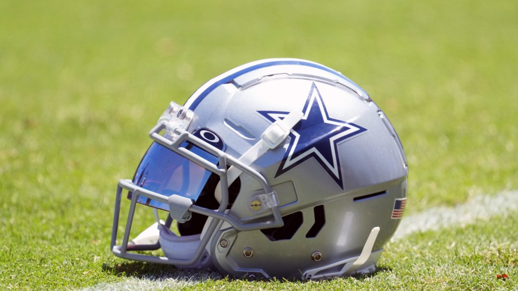Cowboys OL Out Indefinitely After Breaking Neck??