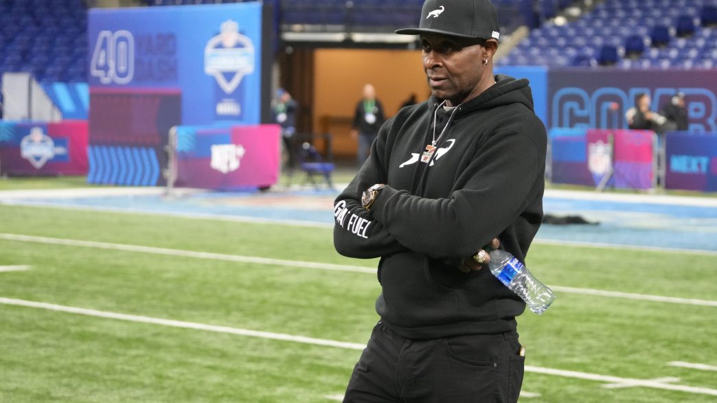 Jerry Rice Is Not Happy With The Way 49’ers Have Handled Off-Season, Says “Too Many Young Players”