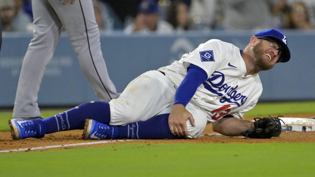 Dodgers’ Max Muncy Suffers Brutal Knee Injury in Game Against the White Sox