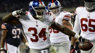 Former Giants RB Brandon Jacobs Dwarfed by His Freshman Star Son During Clemson Workout