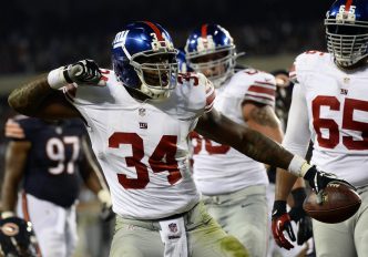 Former Giants RB Brandon Jacobs Dwarfed by His Freshman Star Son During Clemson Workout