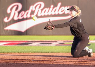 Mia Williams Shines in Debut, Claims Big 12 and Softball America Player of the Week Honors